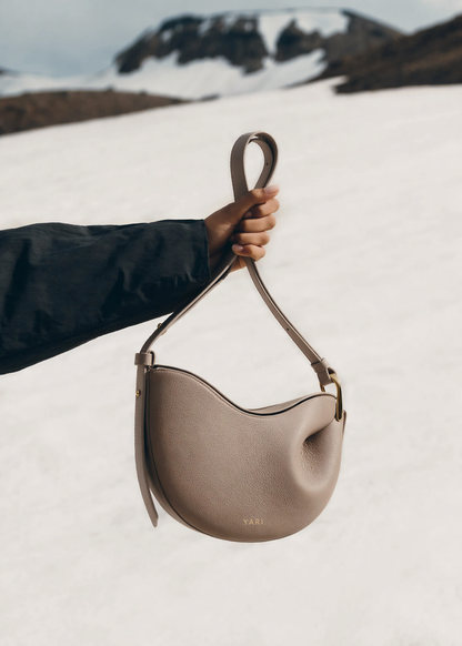 Minimalist Crossbody Purse with Adjustable Strap & Gold Hardware