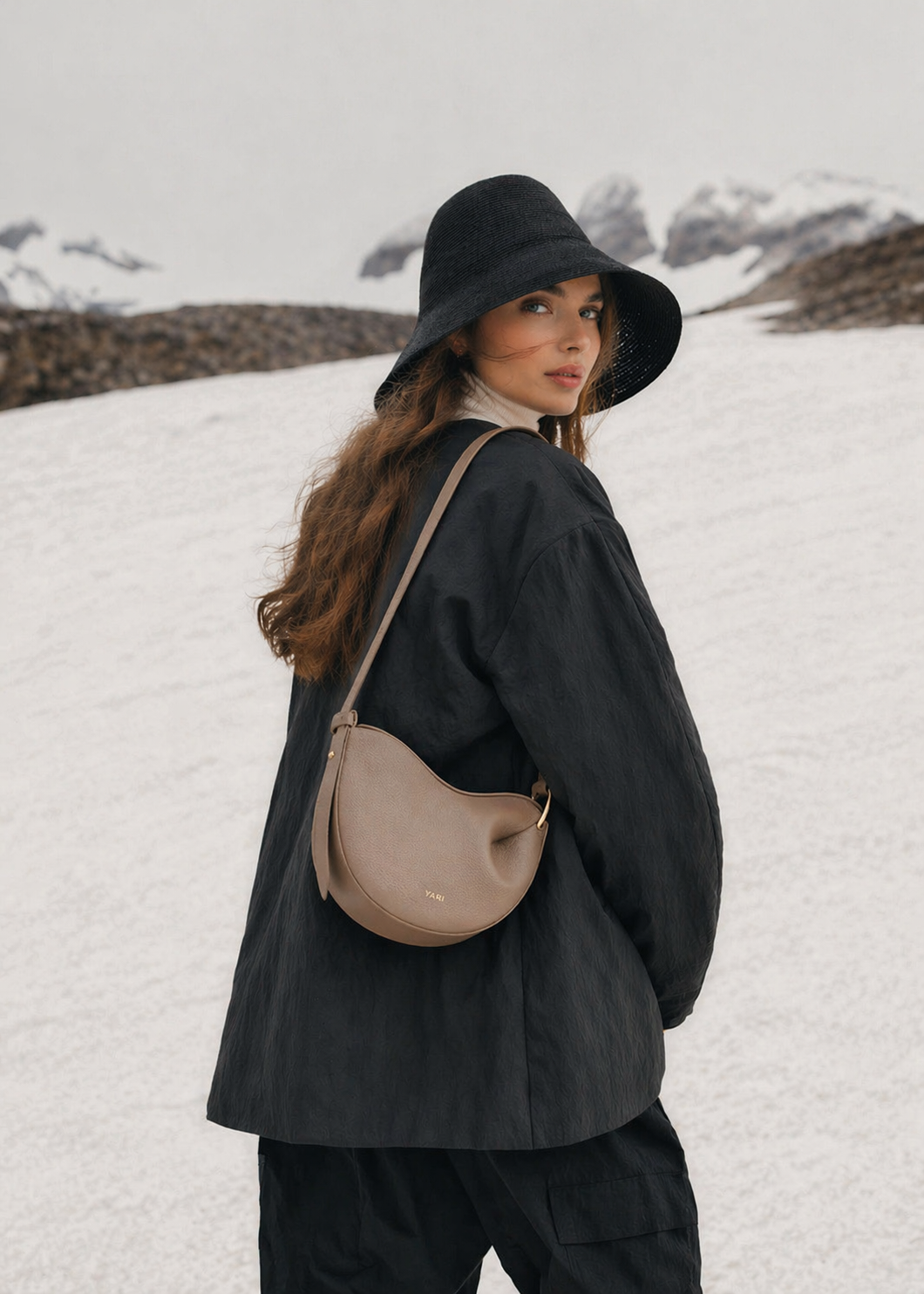 Minimalist Crossbody Purse with Adjustable Strap & Gold Hardware