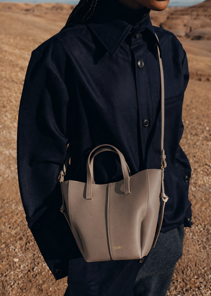 Structured Top Handle Crossbody Purse with Adjustable Shoulder Strap, Gold Hardware & Chic Everyday Designer Handbag