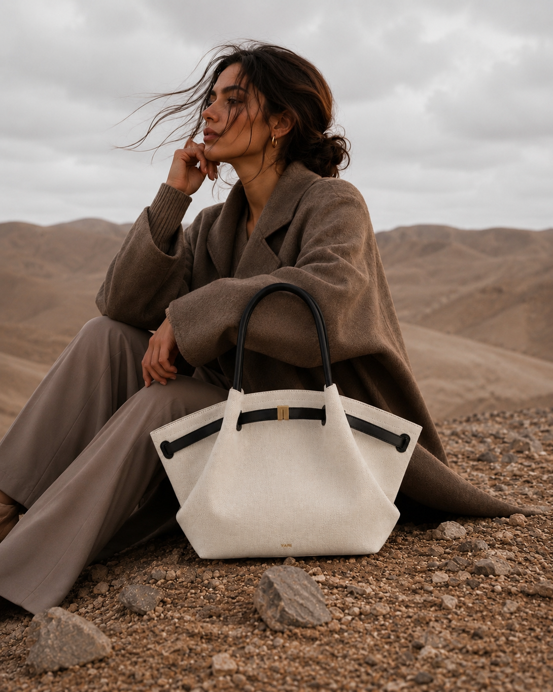 YARI Structured Tote Bag – Ivory & Black