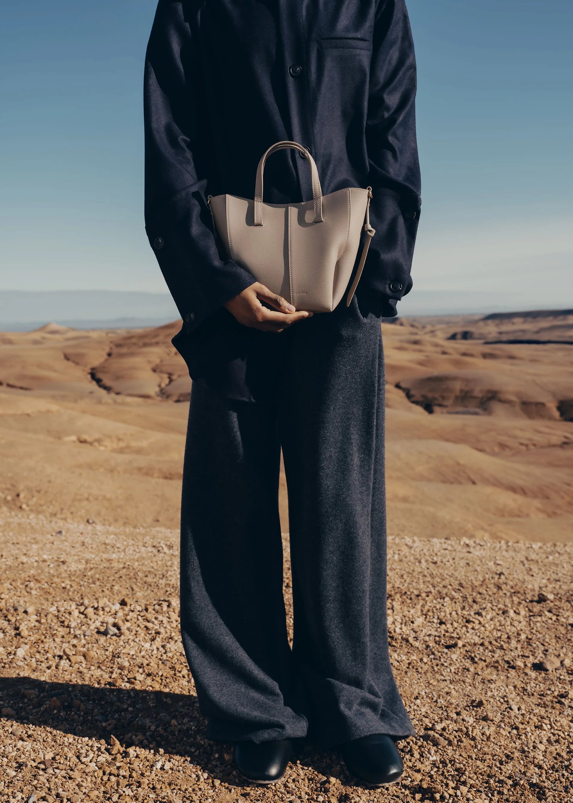 Structured Top Handle Crossbody Purse with Adjustable Shoulder Strap, Gold Hardware & Chic Everyday Designer Handbag